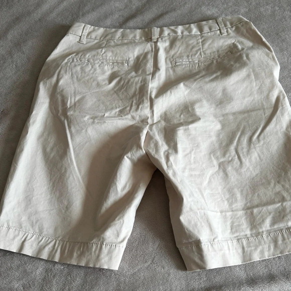 Gap Shorts Womens Size 8 Khaki Beige Chino Stretch Zipper - Picture 8 of 14